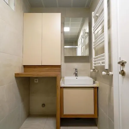 Pleasant Modern Flat Walking Distance To Kaleici In Muratpasa, Antalya Appartement