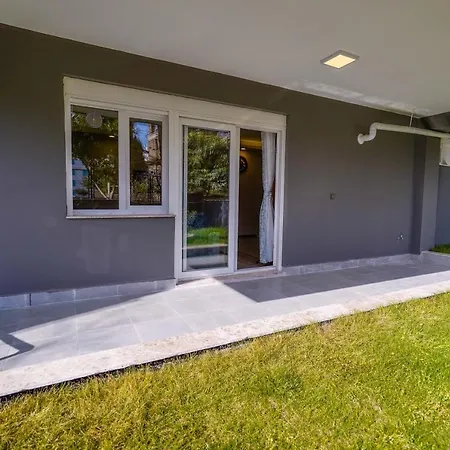 Pleasant Modern Flat Walking Distance To Kaleici In Muratpasa, Antalya Apartament